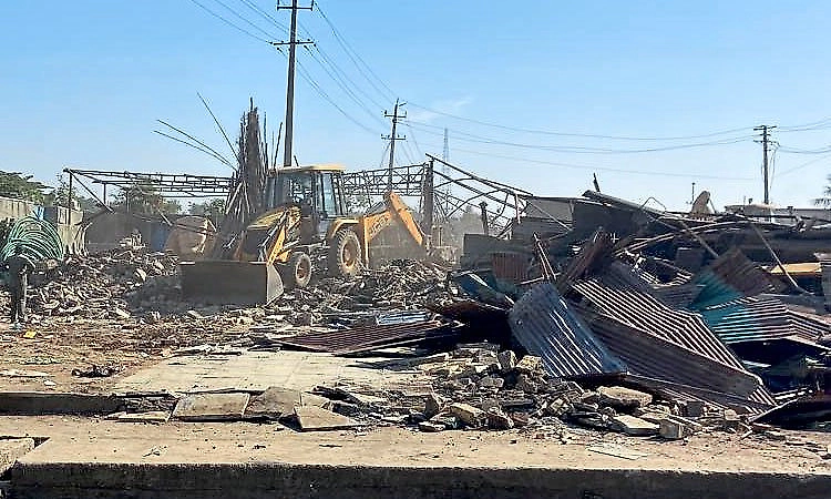 Kalaburagi: Sharana Basaveshwara temple frontage cleared of illegal shops