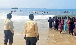 ಬೀಚ್‌ಗಳಲ್ಲಿ ಶಾಲಾ ಮಕ್ಕಳ ಕಲರವ ; ಮೈಮರೆಯುವ ಮಕ್ಕಳ ಬಗ್ಗೆ ಇರಲಿ ಎಚ್ಚರ