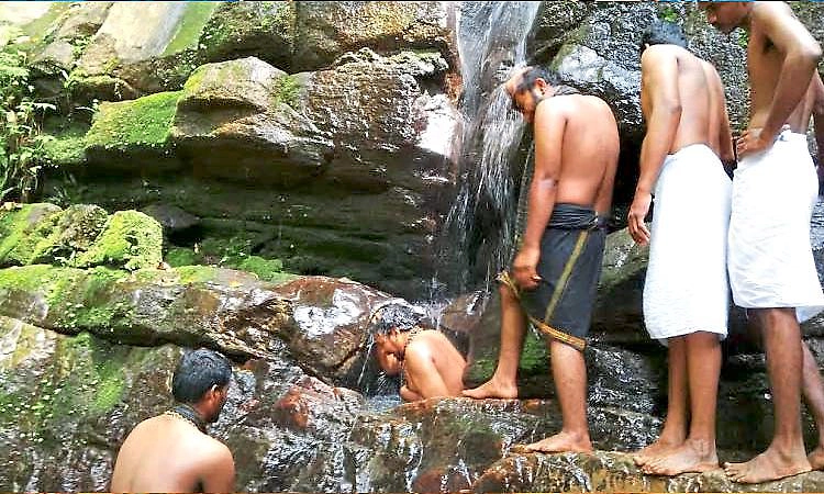 Sabarimala: ಉರಕುಝಿ ಜಲಪಾತ ಬಳಿ ತೆರಳದಂತೆ ಯಾತ್ರಾರ್ಥಿಗಳಿಗೆ ಸೂಚನೆ