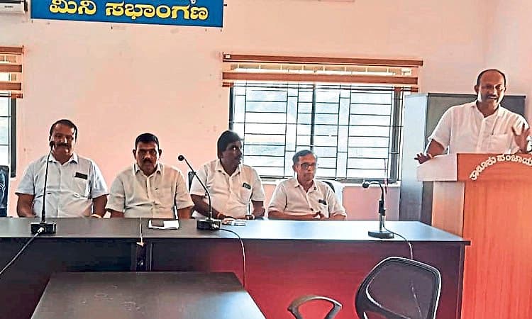ಸಹಕಾರಿಗಳ ಸಭೆ: ಕಾರಣ ತಿಳಿದು ಮುಂದಿನ ಹೋರಾಟ ನಿರ್ಧಾರ