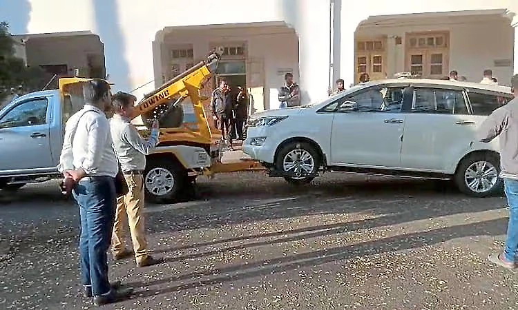 Hassan: DC’s official car seized over delay in land acquisition compensation