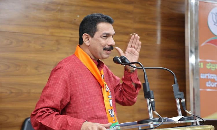 ಕನ್ನಡದ ಮೇಲೆ ಕಮ್ಯುನಿಸ್ಟ್‌ ಸರಕಾರದ ಪ್ರಹಾರ: ನಳಿನ್‌ ಕುಮಾರ್‌ ಕಟೀಲು