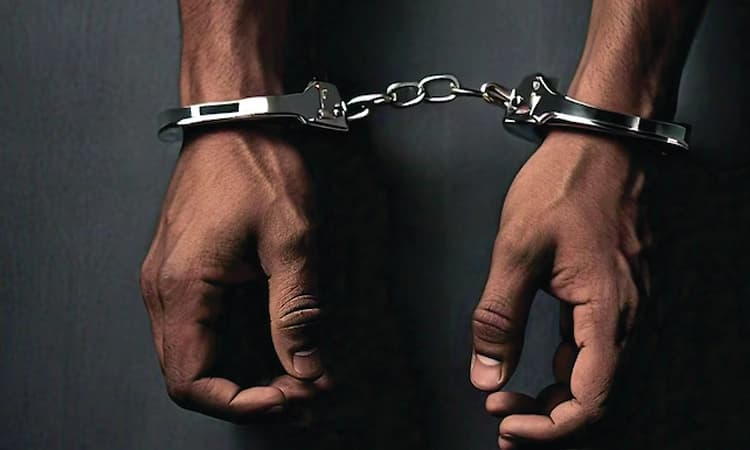 ಸರಕು ಸಾಗಣೆ ಲಾರಿಗಳನ್ನು ಸಾಗಿಸಲು 2.10 ಲಕ್ಷ ರೂ. ಲಂಚ ಅರಣ್ಯ ಅಧಿಕಾರಿ ಬಂಧನ