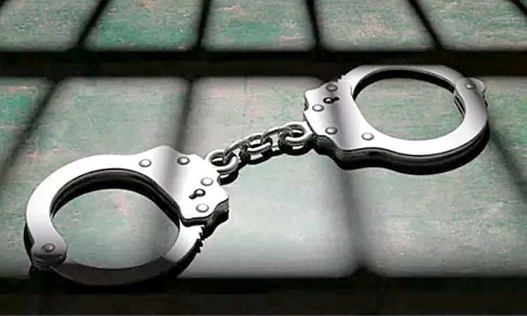 Kumble: ಮರಳು ಸಾಗಾಟ : ಪಿಕಪ್ ಸಹಿತ ಐವರ ಬಂಧನ