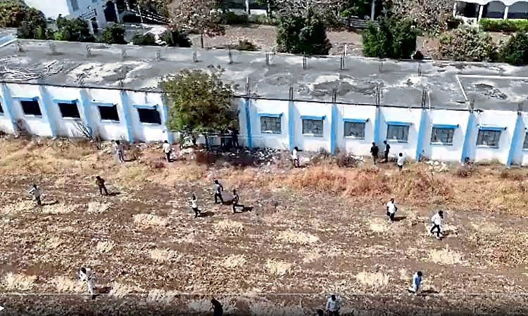 ಪರೀಕ್ಷೆಯಲ್ಲಿ ನಕಲು ಮಾಡಲು ಪೋಷಕರೇ ಸಾಥ್... ಡ್ರೋನ್ ಕ್ಯಾಮೆರಾದಲ್ಲಿ ಸೆರೆಯಾಯ್ತು ಅಸಲಿ ಆಟ!