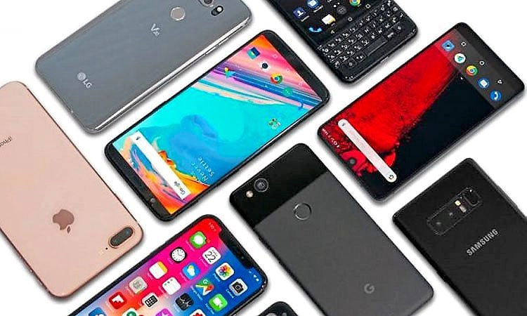 104 ಮೊಬೈಲ್‌ ಫೋನ್‌ಗಳನ್ನು ವಾರಸುದಾರರಿಗೆ ಹಸ್ತಾಂತರಿಸಿದ ಪೊಲೀಸರು