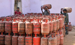 LPG Cylinder Shortage:ಎಲ್ ಪಿಜಿ ಸಿಲಿಂಡರ್‌ ಅಭಾವ-ವಿವಿಧ ನಗರಗಳ‌ ಹೋಟೆಲ್‌ ಉದ್ಯಮ ಬಂದ್?