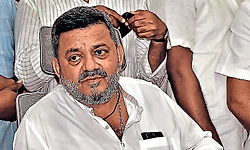 ಮನೆಯವರೆಲ್ಲ ರಾಜಕೀಯಕ್ಕೆ ಇಳಿದರೆ ಹೊಟ್ಟೆಗೆ ಹಿಟ್ಟು ಹಾಕುವವರು ಯಾರು?: ಸಚಿವ ಮಲ್ಲಿಕಾರ್ಜುನ್‌