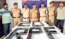 Mangaluru: ರೈಲಿನಲ್ಲಿ 201 ಹಳೆ ಮೊಬೈಲ್‌ ಫೋನ್‌ಗಳ ವಶ