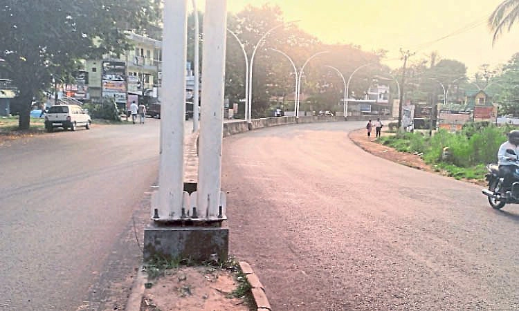 ಪ್ರಾಣ ತೆಗೆಯುವ ಅಪಾಯಕಾರಿ ಡಿವೈಡರ್‌