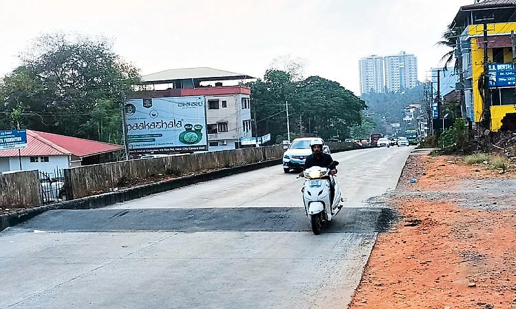 ಪಂಪ್‌ವೆಲ್‌-ಪಡೀಲ್‌ ಹೊಸ ರಸ್ತೆಗೆ ಅವೈಜ್ಞಾನಿಕ ಹಂಪ್ಸ್‌