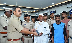 Vijayapura: ಮರಳಿ ಮಾಲೀಕರ ಕೈಸೇರಿದ ಕಳುವಾದ 340 ಮೊಬೈಲ್‌ಗಳು