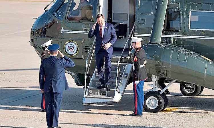 Iran ಜೊತೆ ಶಾಂತಿ ಮಾತುಕತೆಗೆ ಮುಂದಾದ ಅಮೆರಿಕ: ಇಸ್ಲಾಮಾಬಾದ್‌ಗೆ ಹೊರಟ ಉಪಾಧ್ಯಕ್ಷ JD Vance