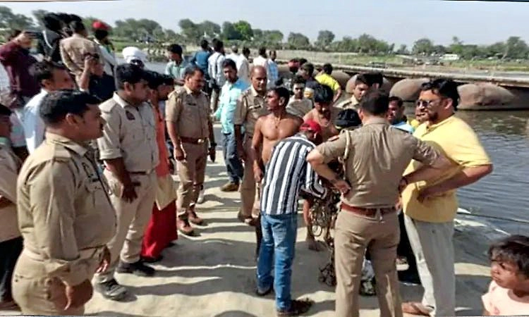 ಯಮುನಾ ನದಿಯಲ್ಲಿ ಭೀಕರ ದೋಣಿ ದುರಂತ: 10 ಯಾತ್ರಿಕರು ಮೃತ್ಯು, 22 ಜನರ ರಕ್ಷಣೆ