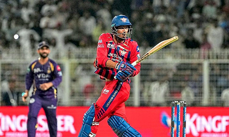 ದಿನಕ್ಕೆ 150 ಸಿಕ್ಸರ್ ಸಿಡಿಸುವ ‘ಧೋನಿ ಅಭಿಮಾನಿ’ ಮುಕುಲ್ ಚೌಧರಿ