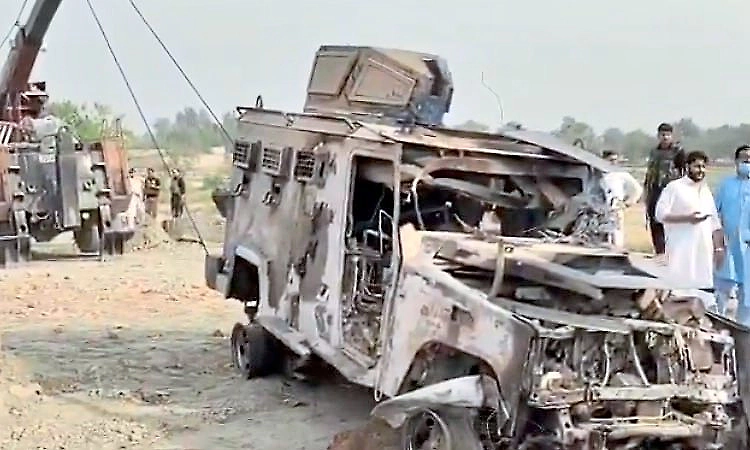 15 security officials killed in militant attack in northwest Pakistan