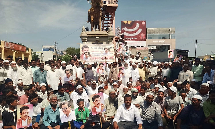 Muslim organisations stage massive protest demanding ministerial post for Zameer Ahmed
