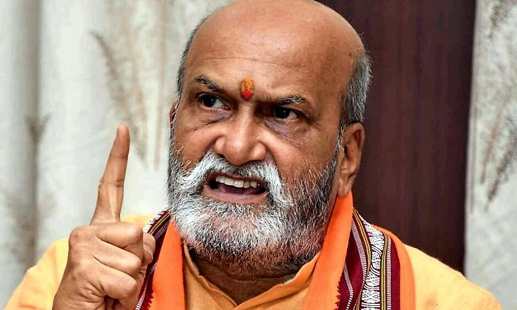 ಹಿಂದೂ ದೇವರುಗಳ ಅವಹೇಳನ ಮಾಡುವ ಪ್ರೊ.ಭಗವಾನ್ ನಾಲಿಗೆ ಸೀಳುತ್ತೇವೆ: ಮುತಾಲಿಕ್ ಆಕ್ರೋಶ