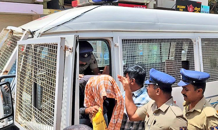 ದಾವಣಗೆರೆ: ಸಾಮೂಹಿಕ ಅತ್ಯಾಚಾರ ಪ್ರಕರಣ: 9 ಆರೋಪಿಗಳಿಗೆ 14 ದಿನ ನ್ಯಾಯಾಂಗ ಬಂಧನ