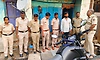 ಬೈಲಹೊಂಗಲ: ರೌಡಿ ಶೀಟರ್‌ಗಳ ಮನೆಗಳಿಗೆ ಪೊಲೀಸರು ಭೇಟಿ, ಖಡಕ್ ಎಚ್ಚರಿಕೆ