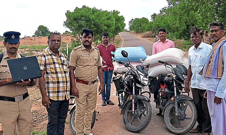 Siruguppa: ಅಕ್ರಮವಾಗಿ ಸಾಗಿಸುತ್ತಿದ್ದಪಡಿತರ ಅಕ್ಕಿ,ದ್ವಿಚಕ್ರ ವಾಹನ ವಶ.