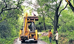 Kota: ಹೊಂಡ, ಚರಂಡಿ, ಅಪಾಯಕಾರಿ ಮರದ ಮಧ್ಯೆ ಸಂಚಾರ