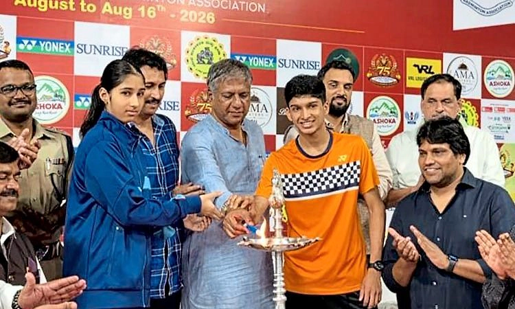 Dharwad: ರಾಜ್ಯಮಟ್ಟದ ಬ್ಯಾಡ್ಮಿಂಟನ್ ಚಾಂಪಿಯನ್‌ಶಿಪ್‌ಗೆ ಚಾಲನೆ: 700 ಕ್ರೀಡಾಪಟುಗಳು ಭಾಗಿ