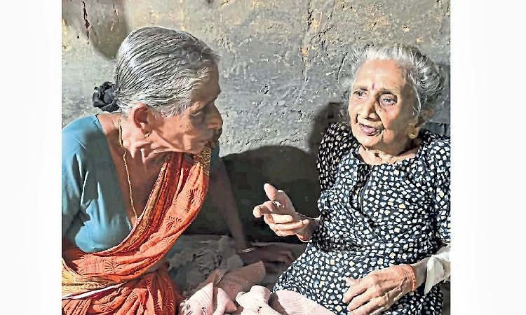 20 ವರ್ಷಗಳ ಬಳಿಕ ತಾಯಿ-ಮಗಳ ಭಾವುಕ ಭೇಟಿ