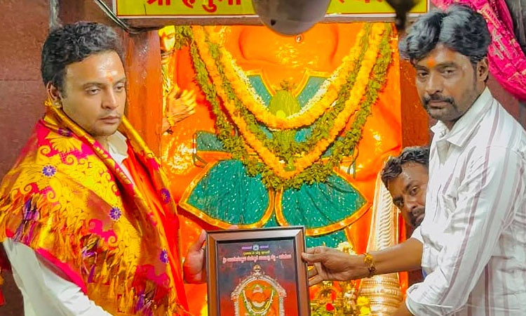 ಅಂಜನಾದ್ರಿಗೆ ಯದುವೀರ್ ಒಡೆಯರ್ ಭೇಟಿ: ವಿಶೇಷ ಪೂಜೆ ಸಲ್ಲಿಕೆ