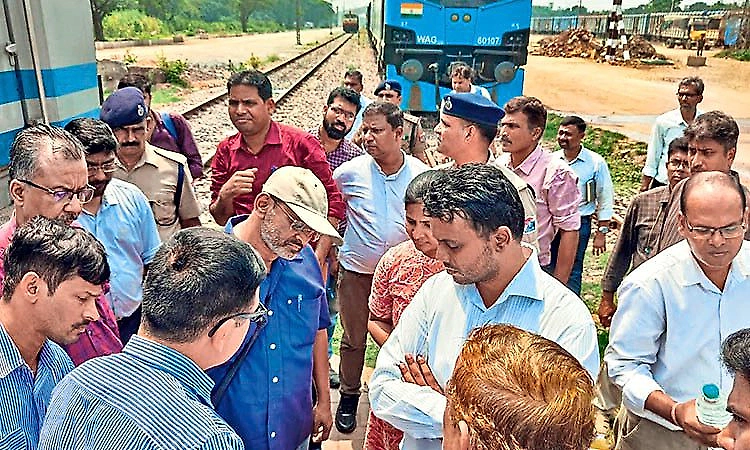 South Western Railway officials inspect Mangaluru railway facilities