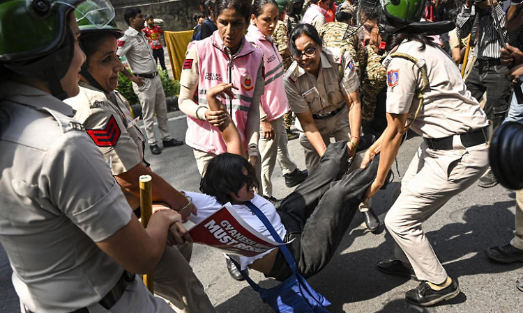 CJP protest: Stone pelting at police personnel near Akashwani Bhawan; 2 cops injured