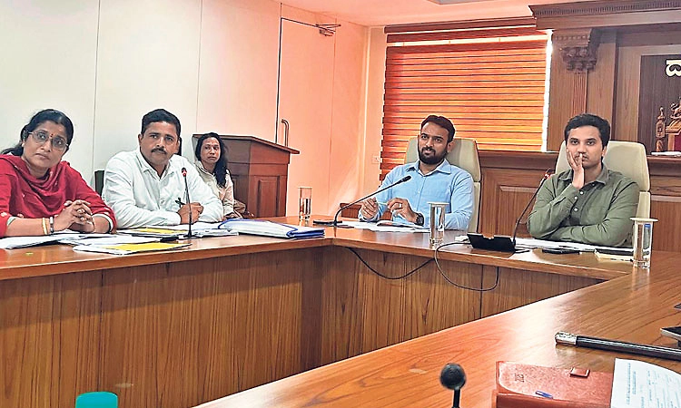 ಮಹಿಳೆ, ಮಕ್ಕಳ ಪ್ರಕರಣಗಳಲ್ಲಿ ಸಮನ್ವಯತೆ ಸಾಧಿಸಿ: ಪರಿಶೀಲನೆ ಸಮಿತಿ ಸಭೆಯಲ್ಲಿ ಡಿಸಿ ಸೂಚನೆ