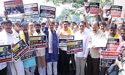 ಜೈಲಿನಲ್ಲಿ ವಿಶೇಷ ಸವಲತ್ತು: ಬಿಜೆಪಿ ಪ್ರತಿಭಟನೆ, ಸಿಎಂ ನಿವಾಸಕ್ಕೆ ಮುತ್ತಿಗೆ ಯತ್ನ