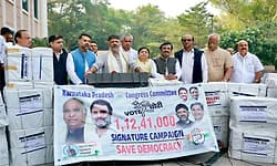 Vote Chori;ಕರ್ನಾಟಕದ 1,12,41,000 ಸಹಿಗಳ ದಾಖಲೆ ಖರ್ಗೆ ಗೆ ಸಲ್ಲಿಸಿದ ಡಿಕೆಶಿ 