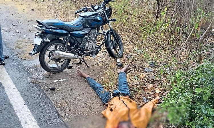 Gundlupete: ಕುಡಿದ ಮತ್ತಿನಲ್ಲಿ ಮರಕ್ಕೆ ಡಿಕ್ಕಿ: ಬೈಕ್ ಸವಾರ ಸಾವು