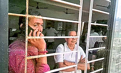 Staff and public locked inside Kapu municipal building for 30 minutes after gate shut