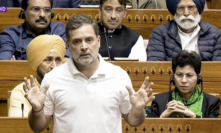 Govt sold Bharat Mata, it's a wholesale surrender: Rahul on India-US trade deal