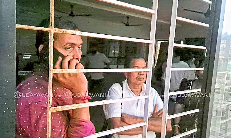 ಕಾಪು ಪುರಸಭೆ ಸಿಬಂದಿ ಅಚಾತುರ್ಯ… ಕಚೇರಿಯಲ್ಲೇ ಬಂದಿಯಾದ ಸಿಬಂದಿ, ಸಾರ್ವಜನಿಕರು!