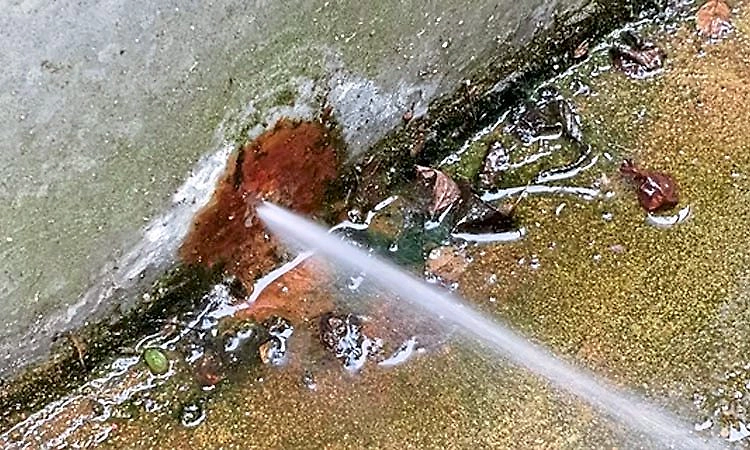 Sulya: ಬೆಳ್ಳಾರೆ: ಒಡೆದ ಶುದ್ಧ ಕುಡಿಯುವ ನೀರಿನ ಘಟಕ ಟ್ಯಾಂಕ್