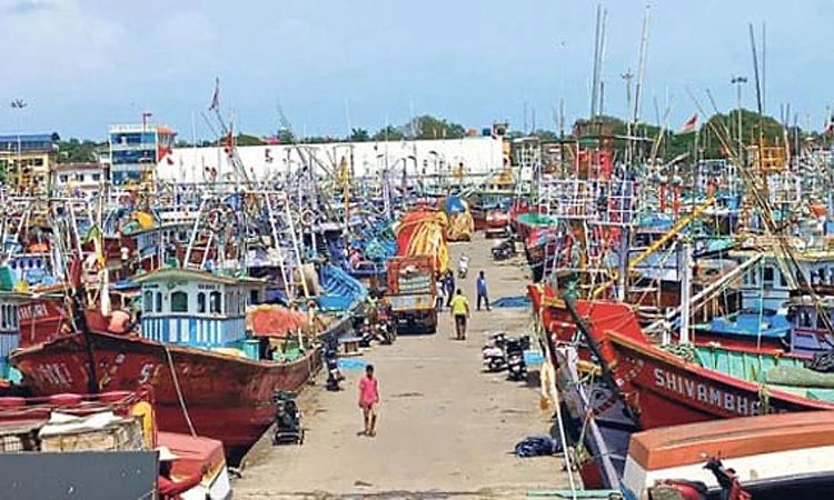 ಮಲ್ಪೆ : ಹೆಚ್ಚುತ್ತಿದೆ ಬೋಟ್‌ನಿಂದ ಮೀನು ಕಳವು -ಕಾನೂನು ಕ್ರಮಕ್ಕೆ ಮೀನುಗಾರರ ಆಗ್ರಹ