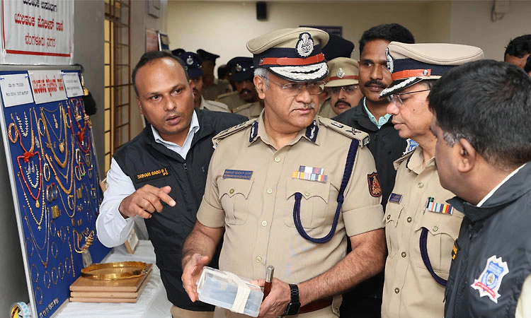 Bengaluru: ಕಿಟಕಿಯಿಂದ ಮನೆಗೆ ನುಗ್ಗಿ 3 ಕೋಟಿ ರೂ. ಒಡವೆ ಕಳ್ಳತನ