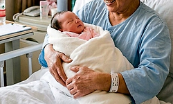 ಕ್ಯಾನ್ಸರ್‌ನಿಂದ ಪುತ್ರನನ್ನು ಕಳೆದುಕೊಂಡಿದ್ದ 63ರ ವೃದ್ಧೆ ಈಗ ಹೆಣ್ಣು ಮಗುವಿಗೆ ತಾಯಿ!