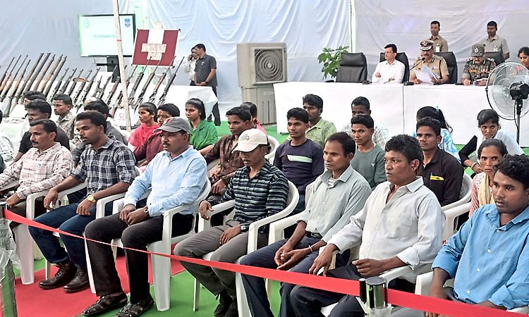 ಶರಣಾದ 42 ಮಂದಿ ನಕ್ಸಲರು: ತೆಲಂಗಾಣ ಈಗ ನಕ್ಸಲ್‌ ಮುಕ್ತ