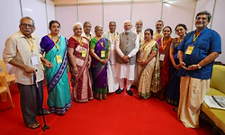"Aayiye Mera Sangh Parivar": PM Modi emotionally meets family of senior RSS leader from Udupi