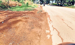 ಮಳೆಗಾಲದಲ್ಲಿ ರಾಜ್ಯ ಹೆದ್ದಾರಿಯಲ್ಲೇ ನೀರಿಗೂ ದಾರಿ