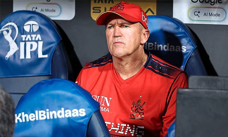 IPL 2026: ಗೆದ್ದ ಖುಷಿಯಲ್ಲಿದ್ದ ಆರ್‌ ಸಿಬಿ ಕೋಚ್‌ ಫ್ಲವರ್‌ ಗೆ ಬಿಸಿಸಿಐ ದಂಡ!