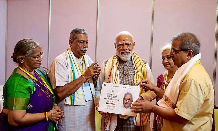 “ಗುಜ್ಜಾಡಿ ಸ್ವರ್ಣ ಜ್ಯುವೆಲರ್ಸ್ ಸಂಸ್ಥಾಪಕರ ಪುಸ್ತಕಕ್ಕೆ ಮೋದಿ ಆಶೀರ್ವಾದ
