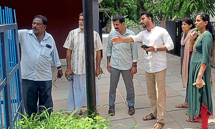 ರಸ್ತೆಯ ಅಂಚಿನಲ್ಲಿ ವಿದ್ಯುತ್‌ ಕಂಬ ಅಳವಡಿಕೆ ವಿರೋಧಿಸಿ ಬಿಜೆಪಿ ಮಧ್ಯ ಪ್ರವೇಶ