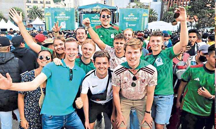FIFA World Cup: ಫುಟ್‌ಬಾಲ್‌ ಕಿಕ್ಕಲ್ಲಿ ಮುಳುಗಿದ ಮೆಕ್ಸಿಕೋ!