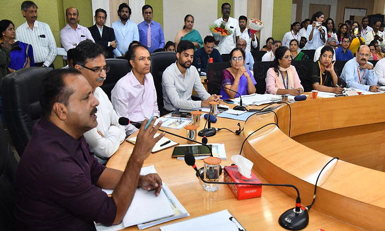 ವೈದ್ಯರು 5 ವರ್ಷ ‘ಗುತ್ತಿಗೆ’ ಮಾಡಿದ್ರೆ ಕಾಯಂ: ಸಚಿವ ಯು.ಟಿ.ಖಾದರ್‌